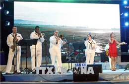 Ban nhạc Hải quân Hoa Kỳ và nghệ sỹ Việt Nam giao lưu, biểu diễn phục vụ công chúng
